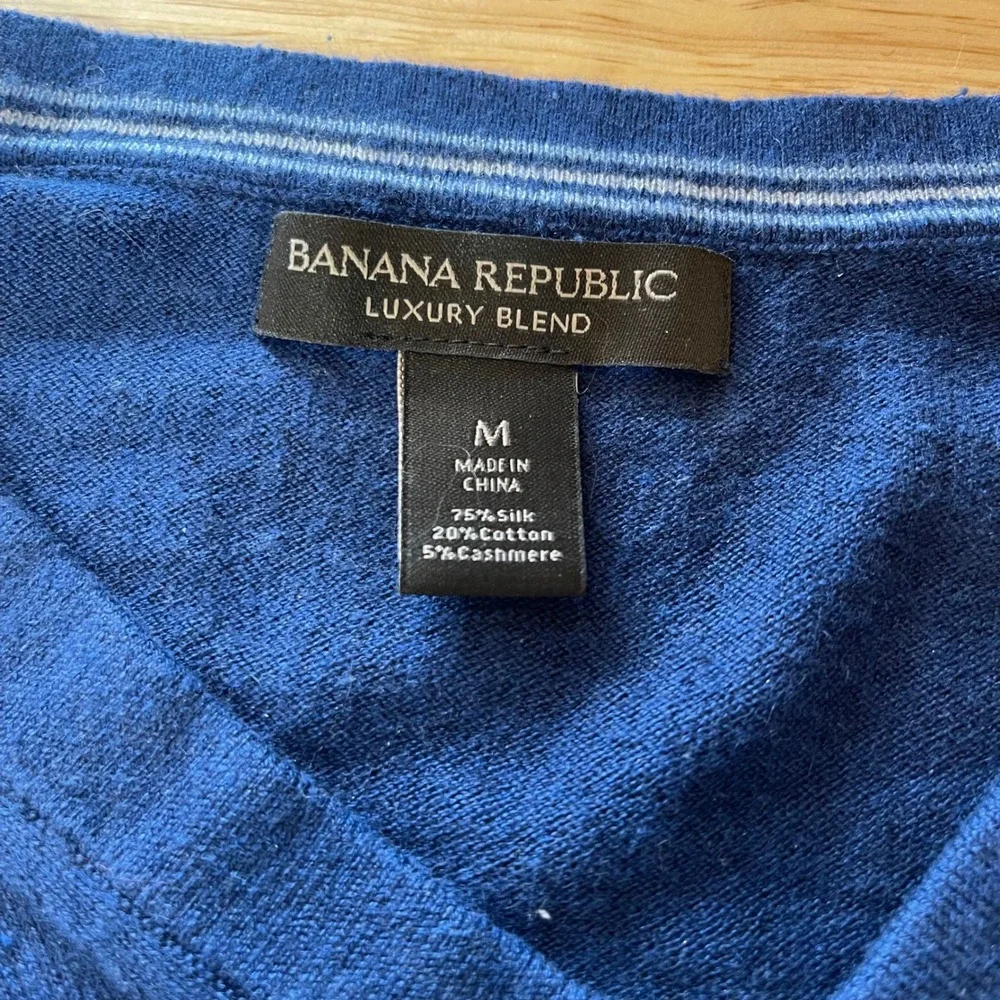 Banana Republic Luxury Blend V Neck Sweater Mens M Blue Silk Cashmere Cotton